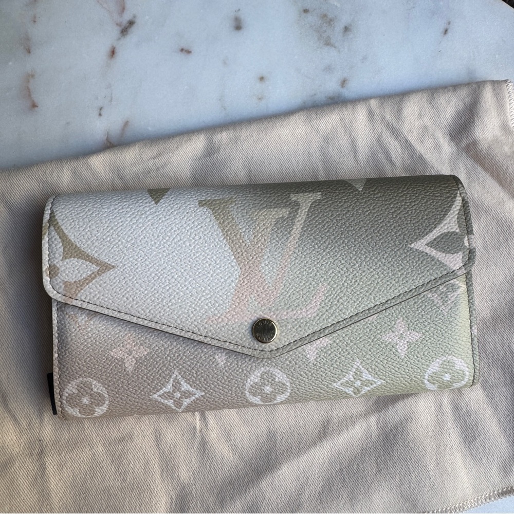 Louis Vuitton Spring in the City Sarah Wallet - Picture 3 of 15